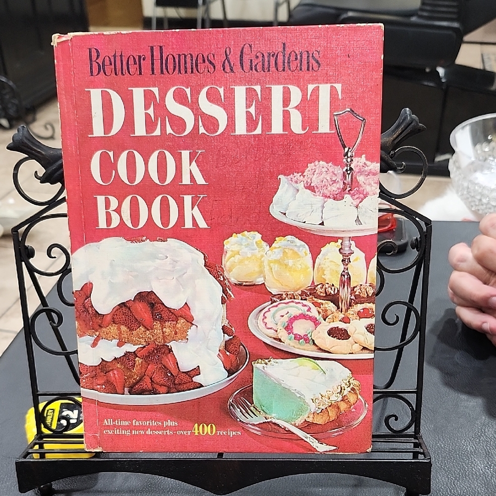 VINTAGE BETTER HOMES and GARDENS DESSERT COOKBOOK